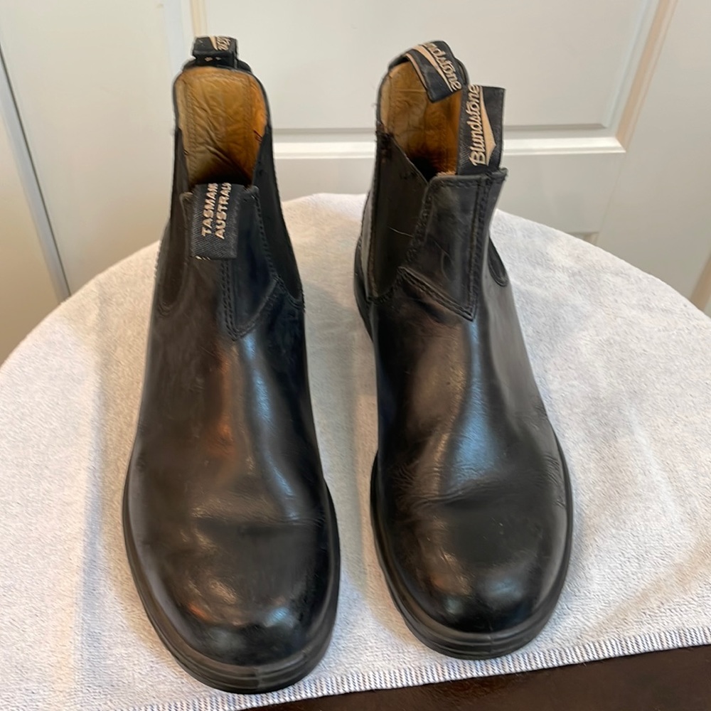 Black mens Blundstone Chelsea  boots